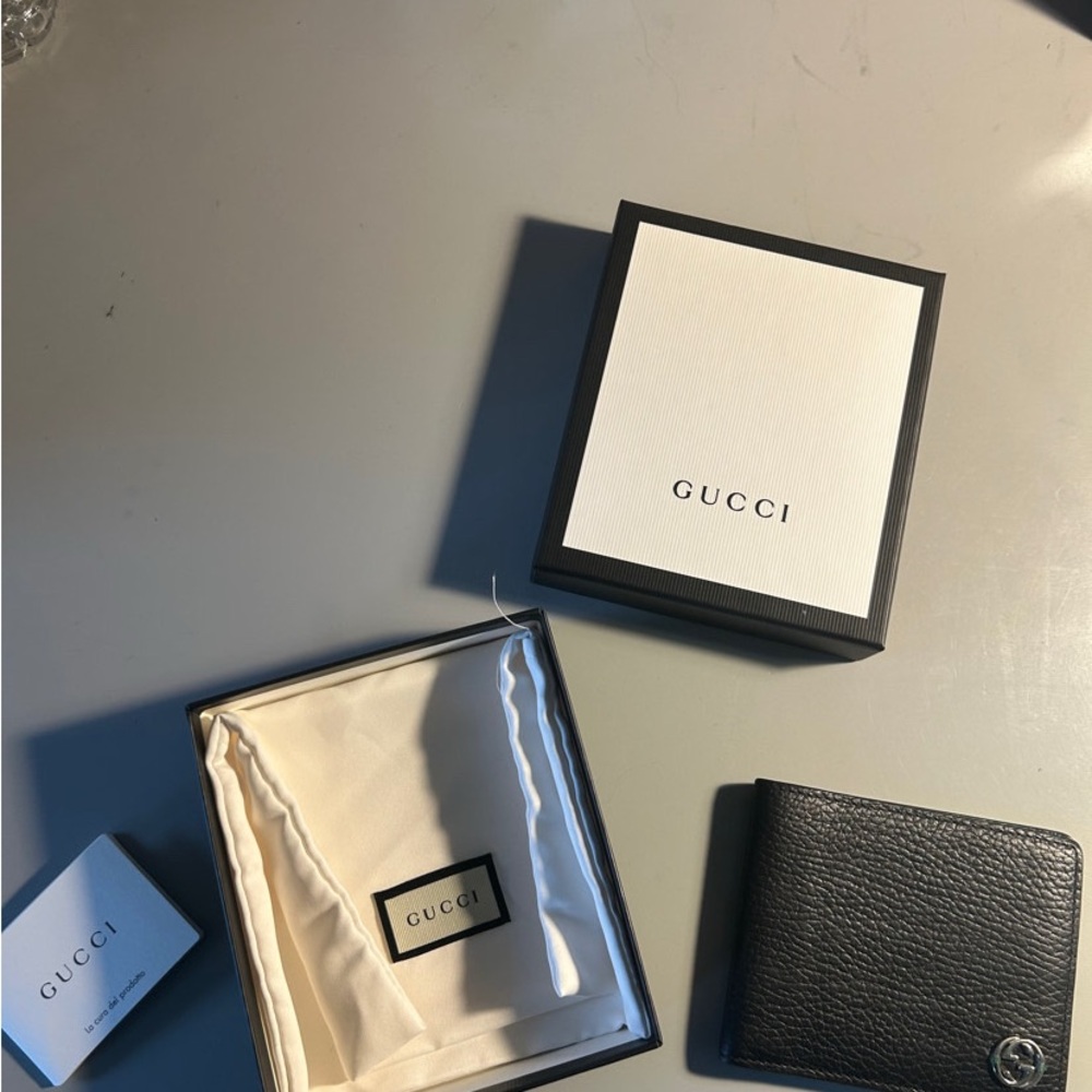 GUCCI BI FOLD WALLET